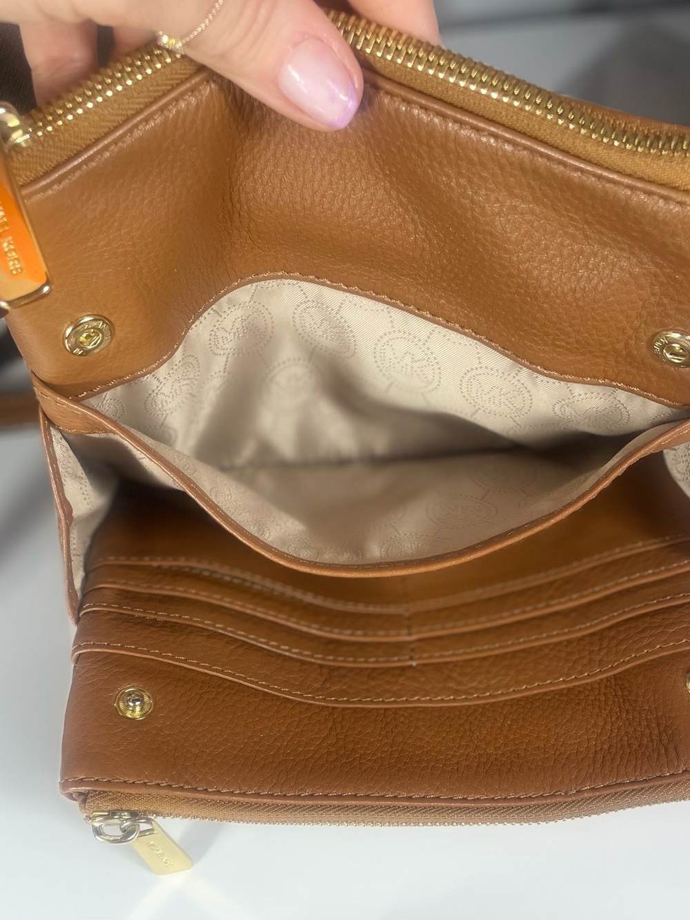 $25 LOW START ๐จ Michael Kors 2pc. Bundle- Jet Set/Fulton - Picture 2 of 16